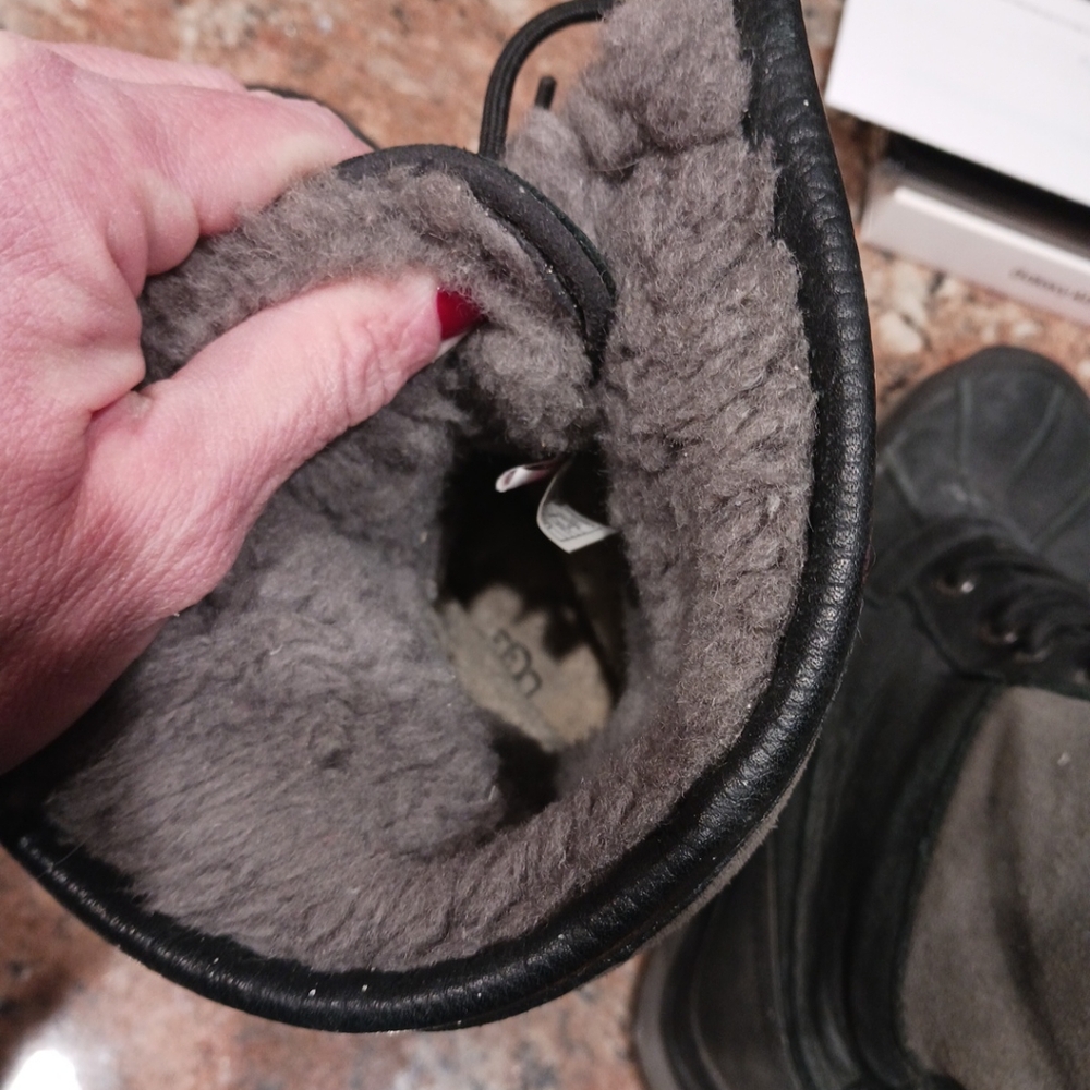 UGG Women's Adirondack III Black Grey Waterproof Leather Snow Boots. Size 8 - Picture 6 of 11